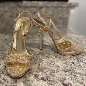 Nine West Gold Women's NEVER WORN Whilia Sandal- 7